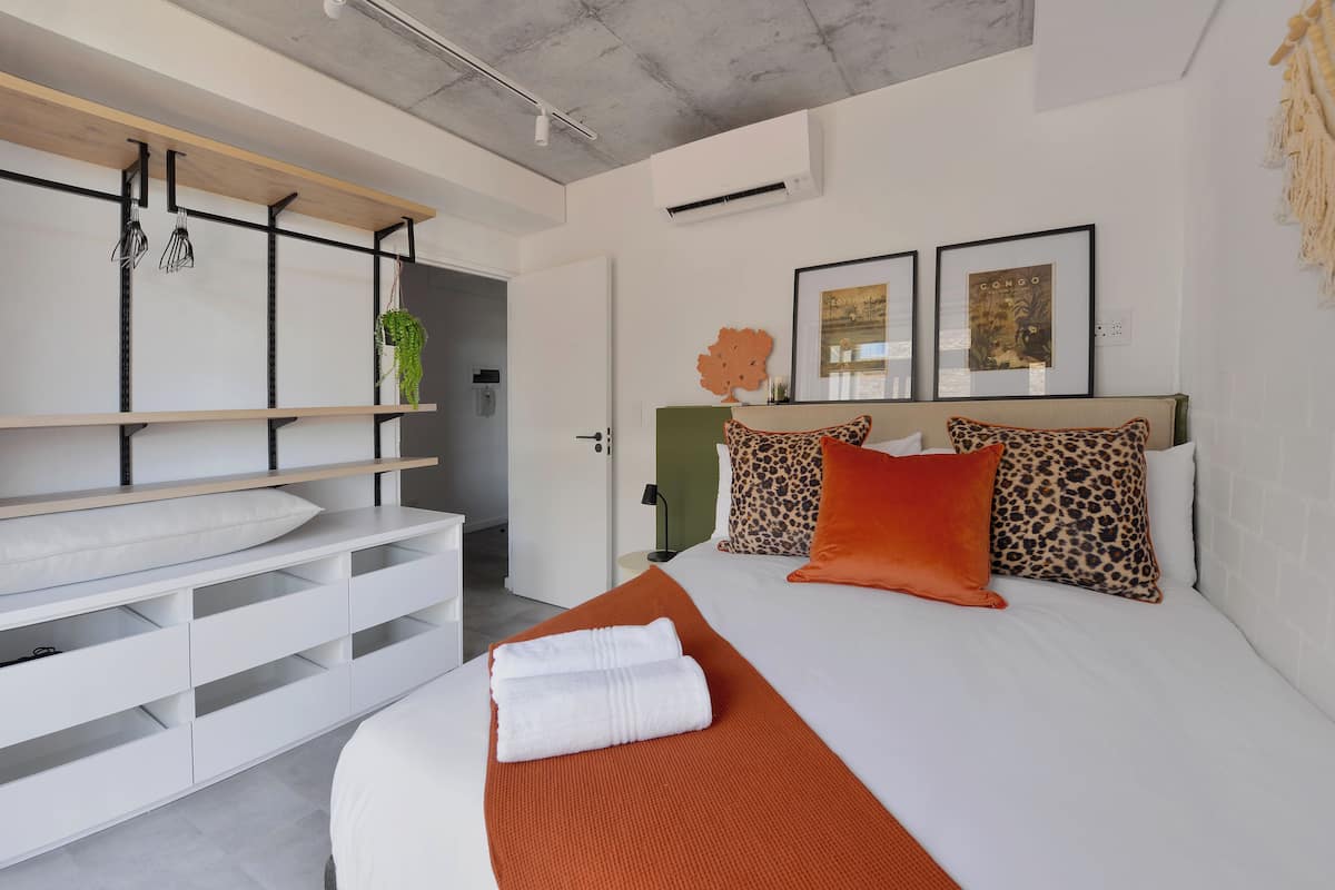 1 chambre, coffres-forts dans les chambres, fer et planche à repasser