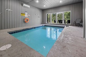 屋内プール、温水プール