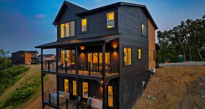 Brand New Modern Luxe 6 Bed w/ Arcade Games, Indoor Pool, Great Views!