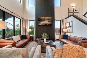 Smart TV y chimenea