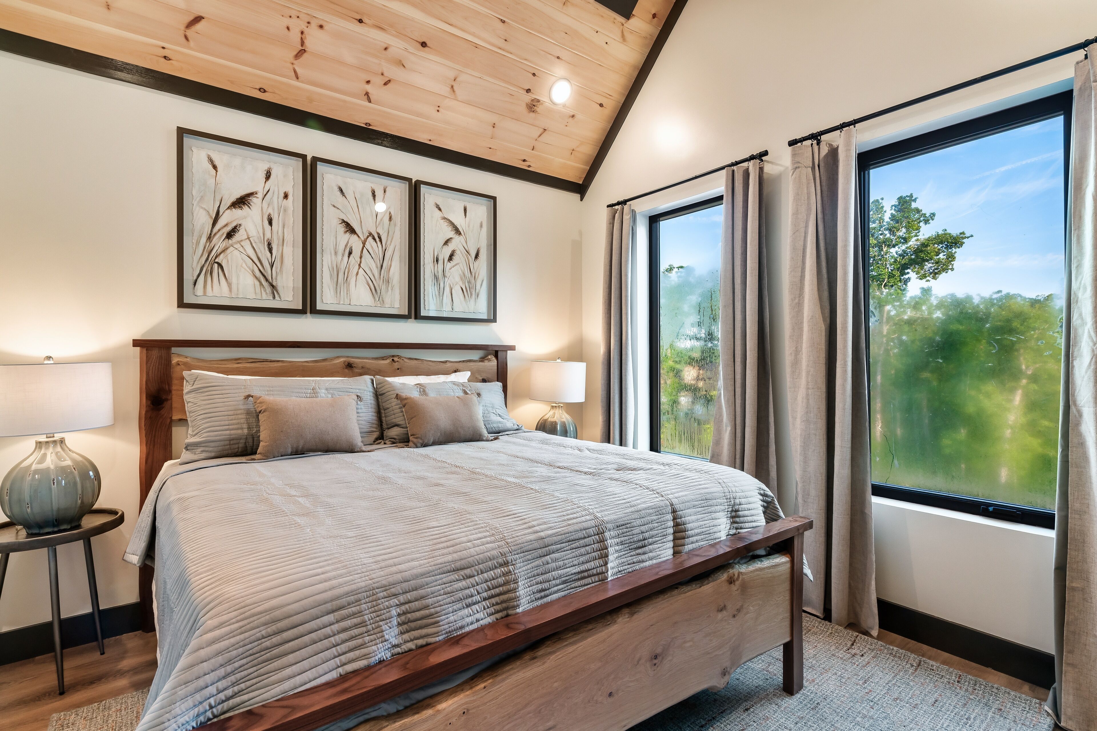 6 bedrooms, iron/ironing board, free WiFi, bed sheets