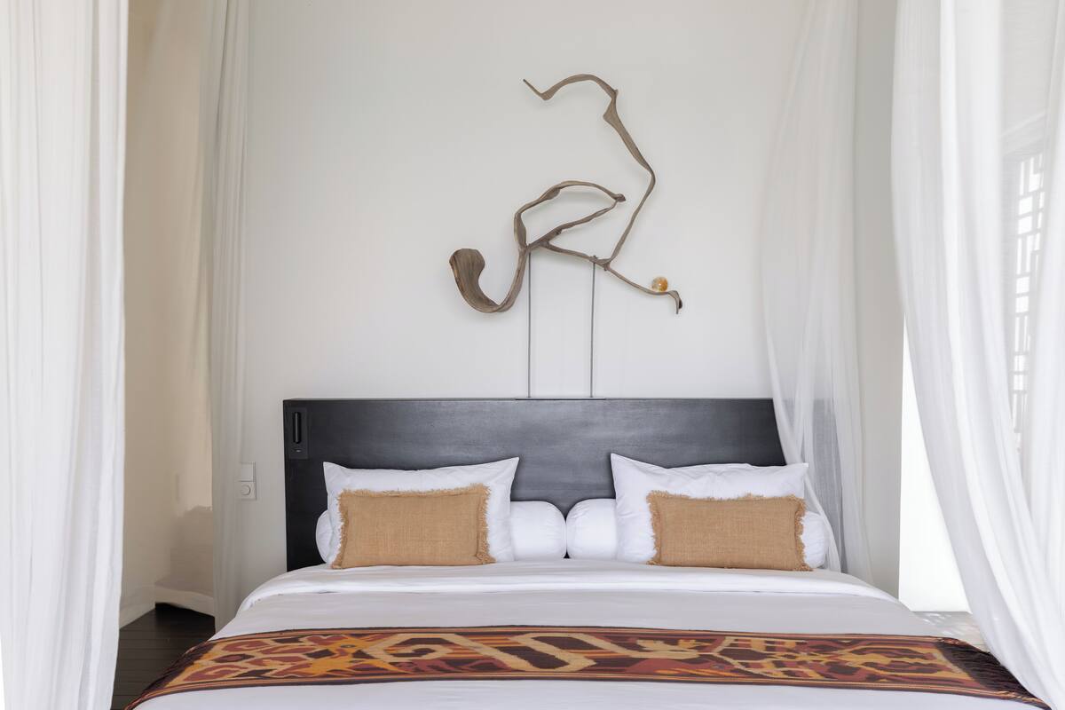 Junior Suite, Sea View | Select Comfort beds, minibar, in-room safe, desk