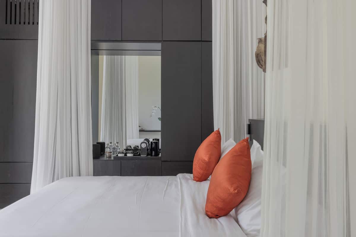 Deluxe Room, Garden View | Select Comfort beds, minibar, in-room safe, desk