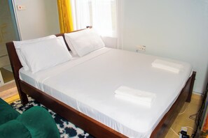 1 bedroom, iron/ironing board, WiFi, bed sheets - Cozy studio apartment in Mombasa with WiFi, swimming pool and Sea view. (Mombasa)