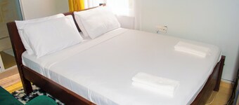 Cozy studio apartment in Mombasa with WiFi, swimming pool and Sea view.