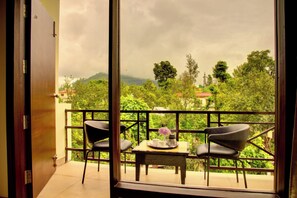 Superior Double Room | Soundproofing, free WiFi, bed sheets - Goroomgo Palm Bhimtal (Nainital)