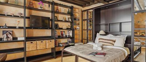 書桌、熨斗/熨衫板、可攜式嬰兒床、免費 Wi-Fi