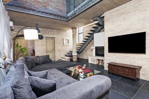 Televisión, chimenea