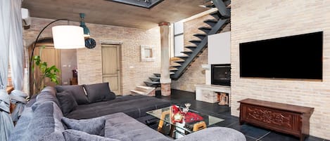 TV, fireplace