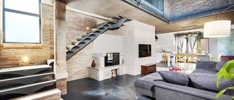 Télévision, cheminée