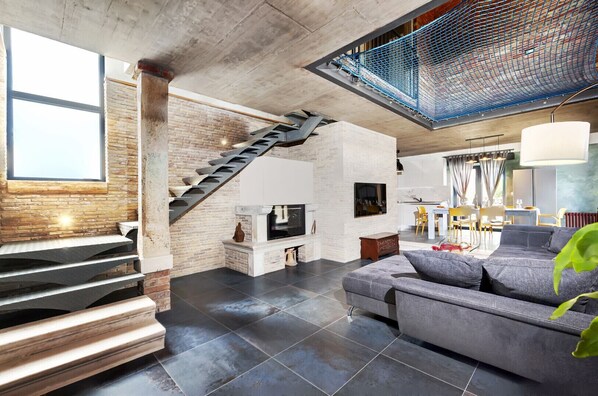 Televisión, chimenea