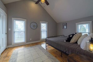 2 dormitoris, planxa i posts de planxar, wifi i roba de llit 