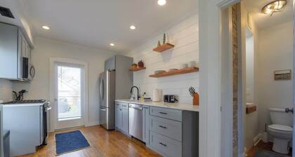 4 Guest Apt Steps to Journeyman & Downtown 3 Oaks