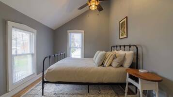 2 quartos, ferros/tábuas de passar roupa, Wi-Fi, roupa de cama