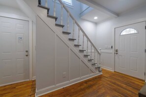 Interior - 4 Guest Apt Steps to Journeyman & Downtown 3 Oaks (Three Oaks)