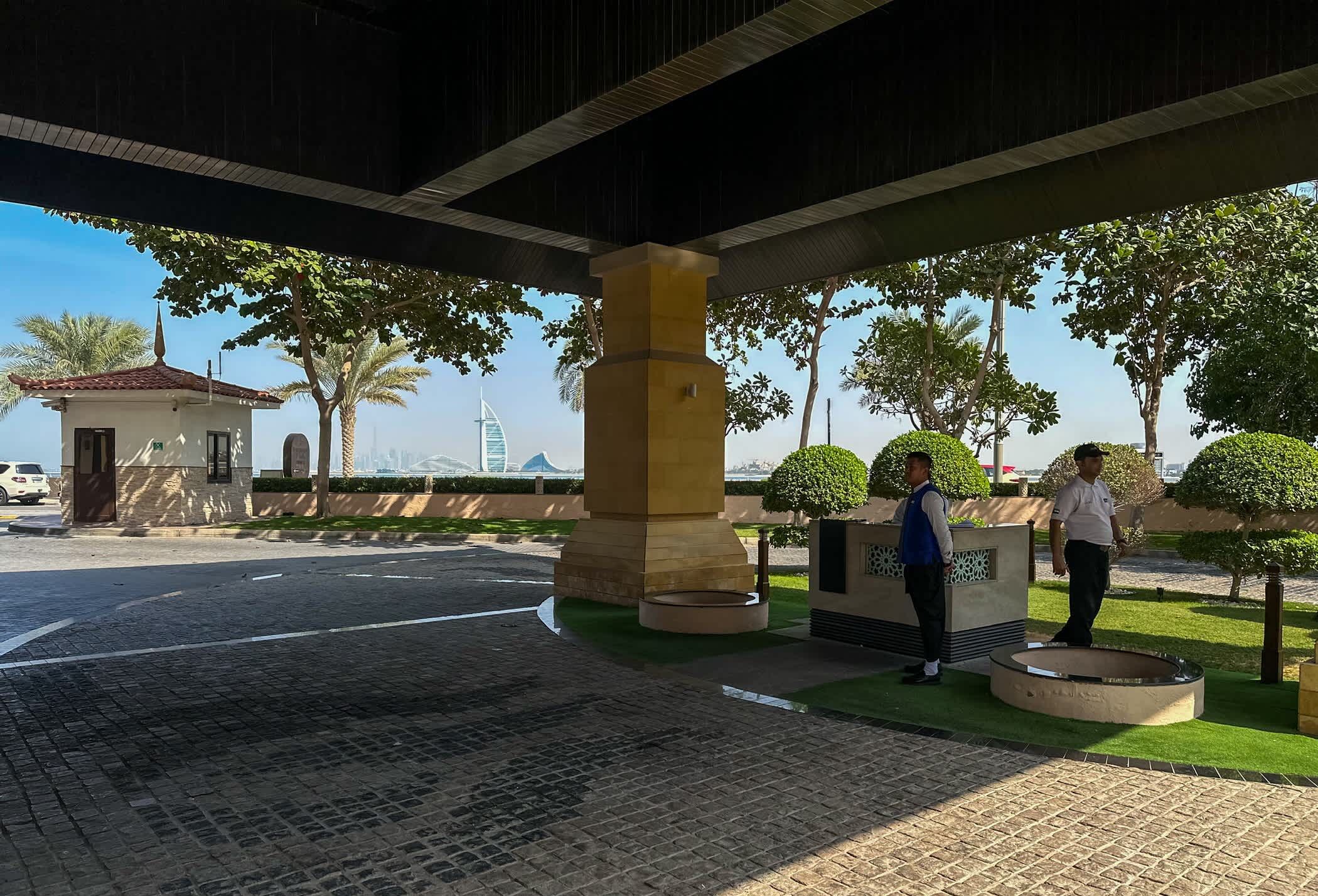 المنطقة المحيطة بالمنشأة