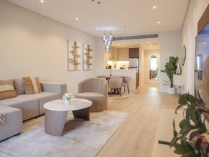 TV, offices - Stunning Renovated 1BR Apartment at 5 Star Resort (Dubai)