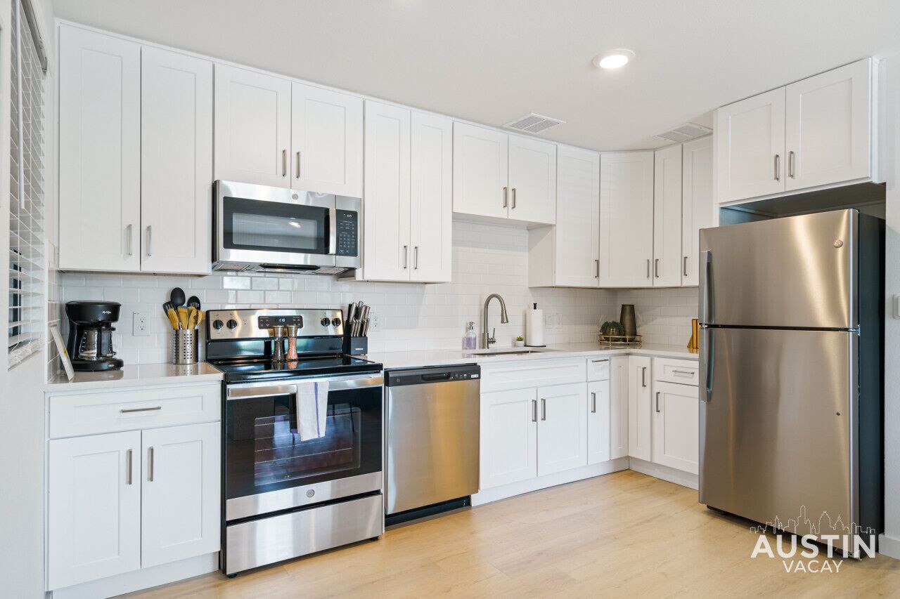 Refrigerador, microondas, horno y parrilla de estufa 