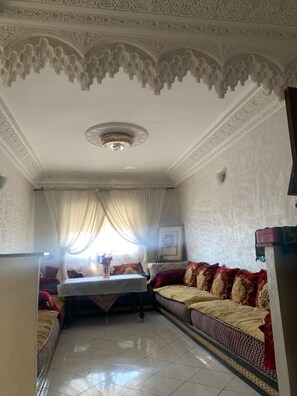 Interior - Adorable Piso 6 min Aeropuerto MohamedV Casablanca WIFI Alta Velocidad PK Gratis (Deroua)