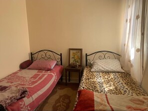 2 bedrooms, iron/ironing board, WiFi