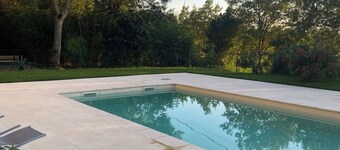 Charming farmhouse surrounded by nature with salt-water pool near Toulouse