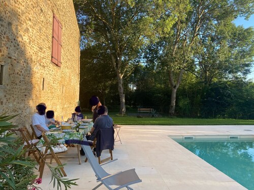 Charming farmhouse surrounded by nature with salt-water pool near Toulouse