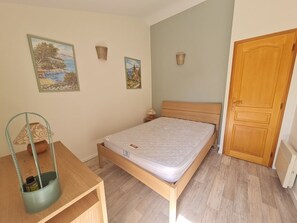 2 bedrooms