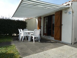 Outdoor dining - House with Pool and Wifi in Notre-Dame-de-Monts - 5 ppl. (Notre-Dame-de-Monts)