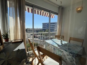 Dining - Bright Studio with Separate Bunk Room, Sea View, 30m from Beach, Parking Included (Sète)
