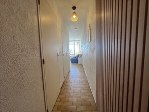 Interior - Bright Studio with Separate Bunk Room, Sea View, 30m from Beach, Parking Included (Sète)