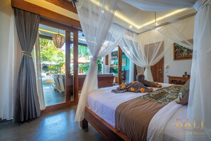 2 bedrooms, in-room safe, desk, iron/ironing board - Villa Dewi Parwati, Bali - A dreamy holiday home! 100mtr from the Bali Sea! (Gerokgak)