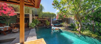 Villa Dewi Parwati, Bali - A dreamy holiday home! 100mtr from the Bali Sea!