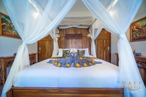 2 bedrooms, in-room safe, desk, iron/ironing board - Villa Dewi Parwati, Bali - A dreamy holiday home! 100mtr from the Bali Sea! (Gerokgak)