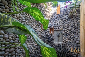 Property grounds - Villa Dewi Parwati, Bali - A dreamy holiday home! 100mtr from the Bali Sea! (Gerokgak)