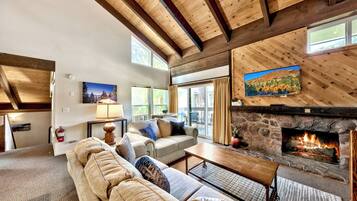 Télévision, cheminée