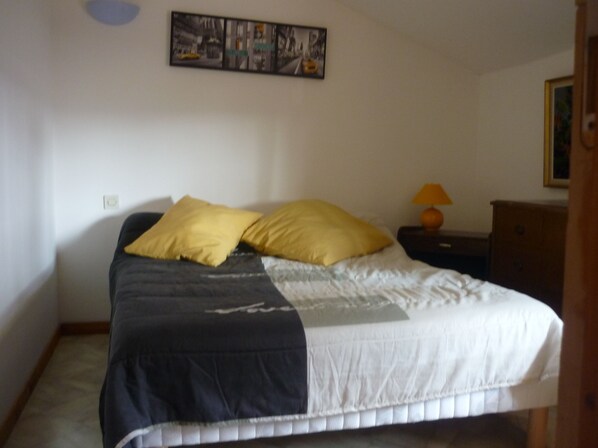 2 bedrooms, iron/ironing board