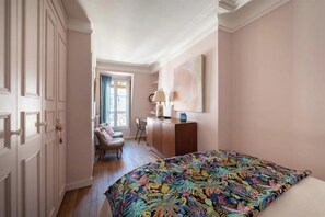 1 slaapkamer, een bureau, internet, beddengoed