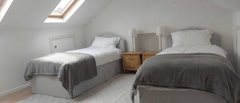 3 bedrooms, iron/ironing board, WiFi, bed sheets