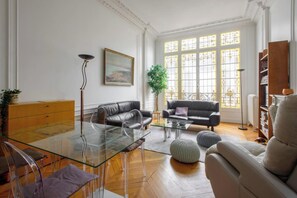 Televisie en een kantoor