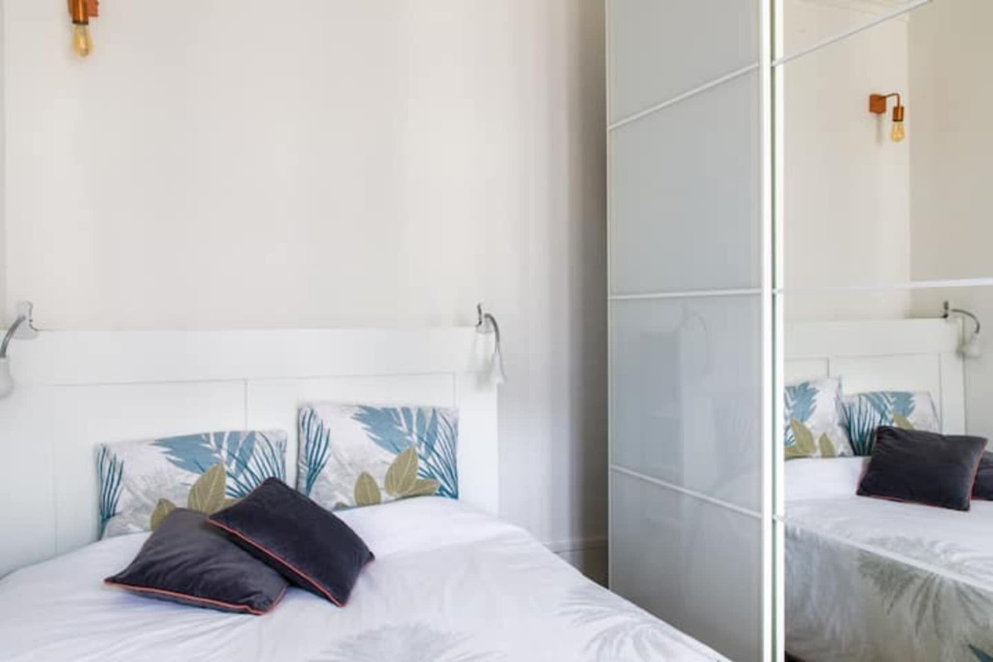 1 bedroom, iron/ironing board, internet, bed sheets