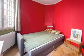 2 bedrooms, iron/ironing board, Internet, bed sheets