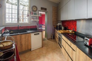 Kühlschrank, Ofen, Herdplatte, Geschirrspüler