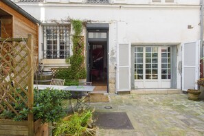 Outdoor dining - Artistic Parisian Home for 5 in Charonne (Paris)