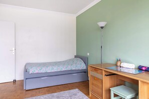 3 bedrooms, Internet, bed sheets - Bright 3BD Family Flat w/ Balcony—Auteuil (Paris)