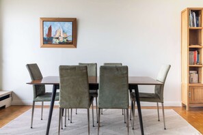 Dining - Bright 3BD Family Flat w/ Balcony—Auteuil (Paris)