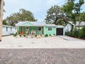 Exterior - Charming 2-bedroom house with AC and WiFi in beautiful Tarpon Springs (Tarpon Springs)