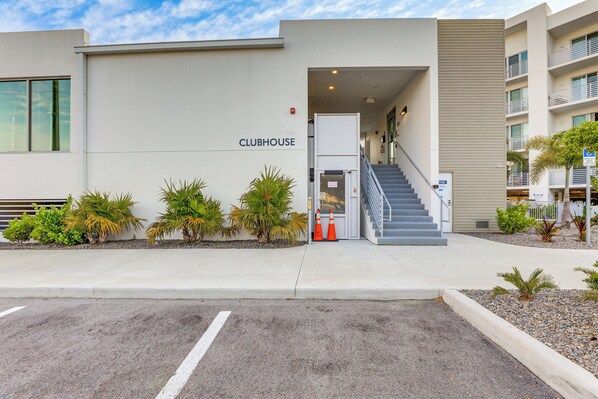 Unclassified image, 1 of 34, button - Chic Sarasota Condo w/ Balcony: 2 Mi to Beaches! (Sarasota)