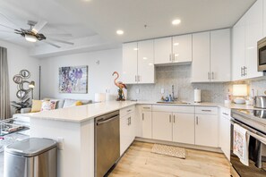 Interior - Chic Sarasota Condo w/ Balcony: 2 Mi to Beaches! (Sarasota)