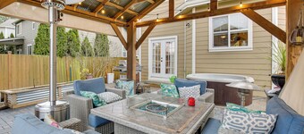 Pool, Hot Tub + Fire Pit: Family Home By U of O!