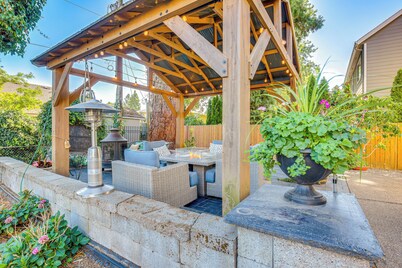 6 Mi to Autzen Stadium: Family Home w/ Hot Tub!